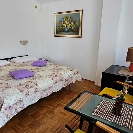 Apartment By The Mimi Pula